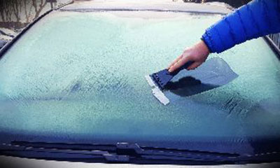 زمستان و مراقب از شیشه ماشین